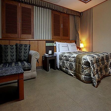 Rampart Hotel Suwon Exterior photo